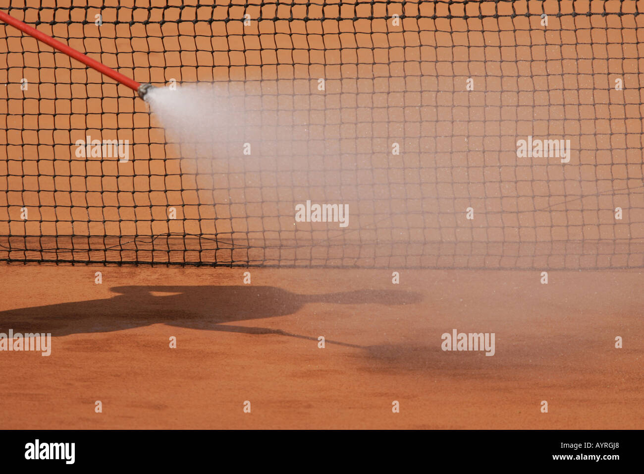 Campo da tennis di essere irrigato Foto Stock