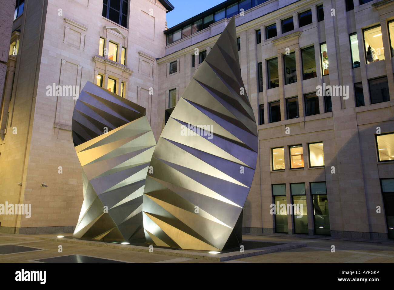 Pozzi di ventilazione, design moderno da Thomas Heatherwick al Vescovo la Corte, Paternoster Square, City of London, Londra, Inghilterra Foto Stock