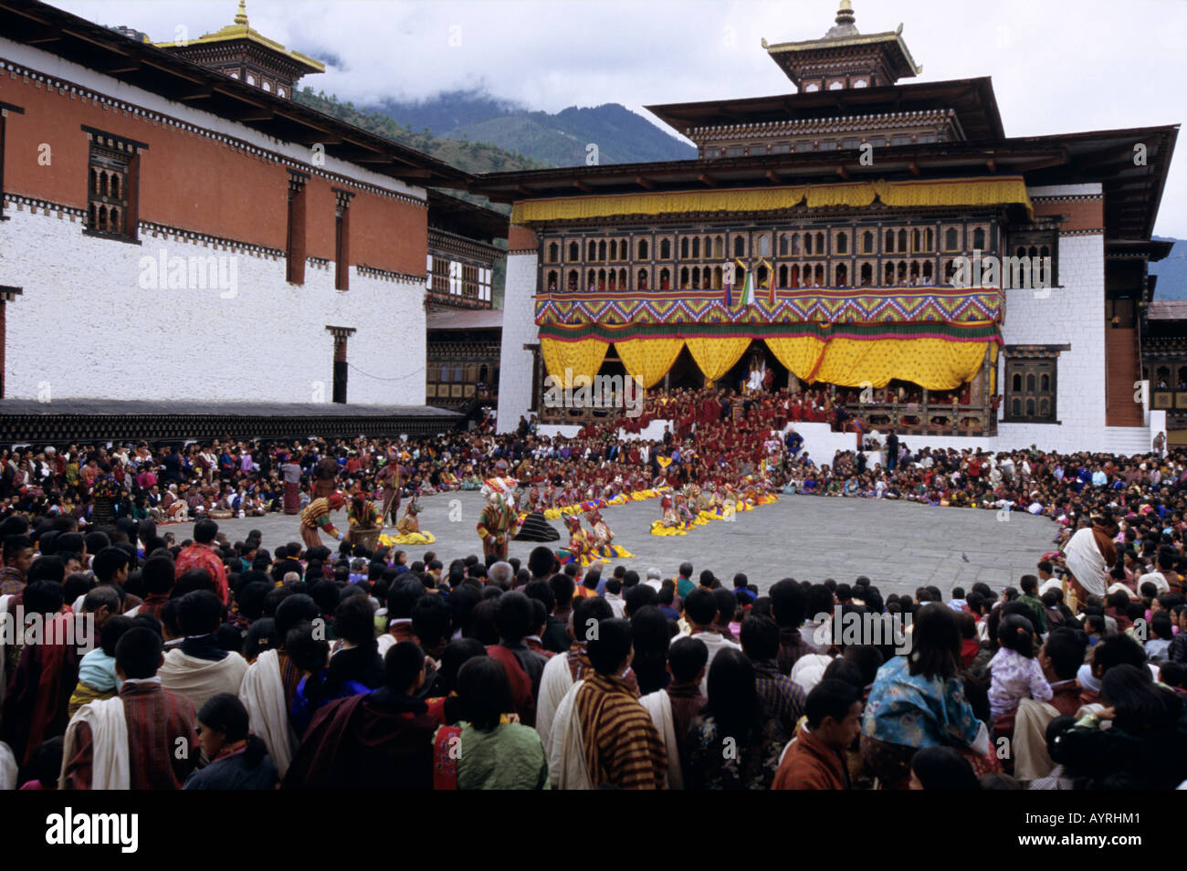 La folla a Thimphu Tsechu (festival), Bhutan Foto Stock