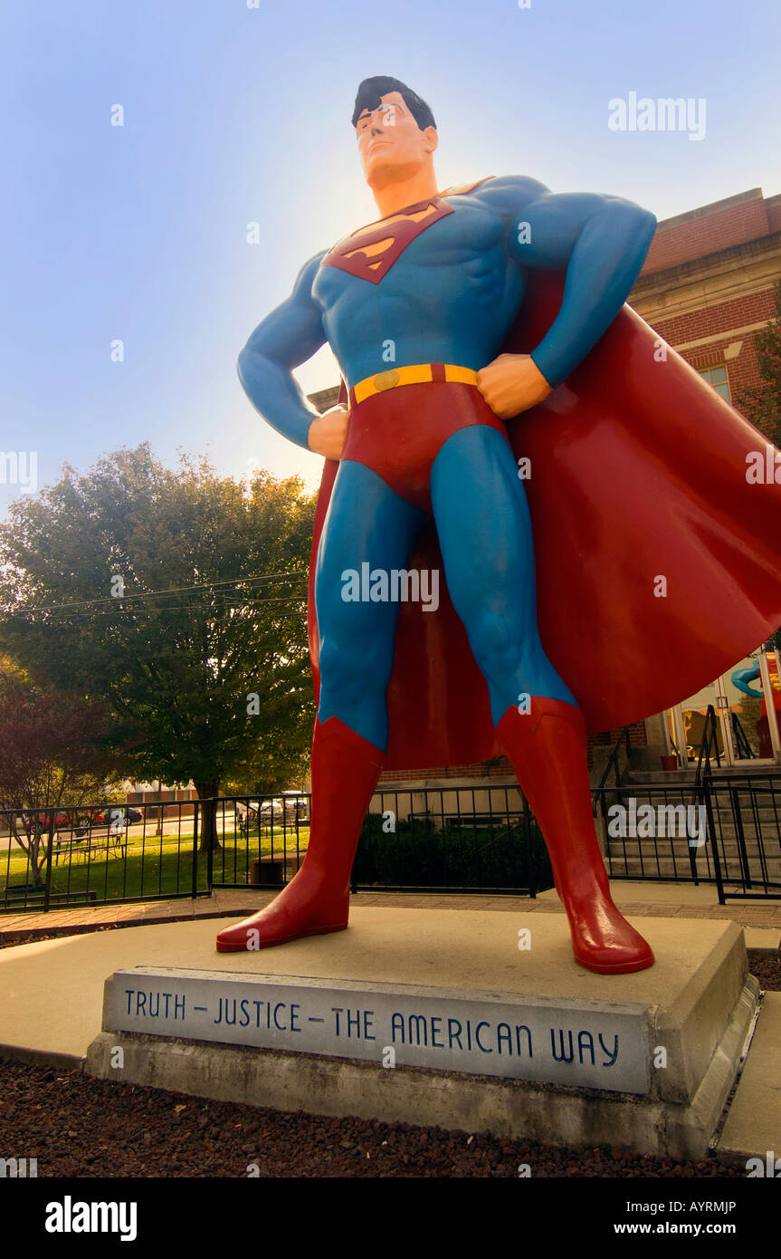 Il 15 piedi statua di Superman in Superman Square in metropoli Illinois la città natale di Superman Foto Stock