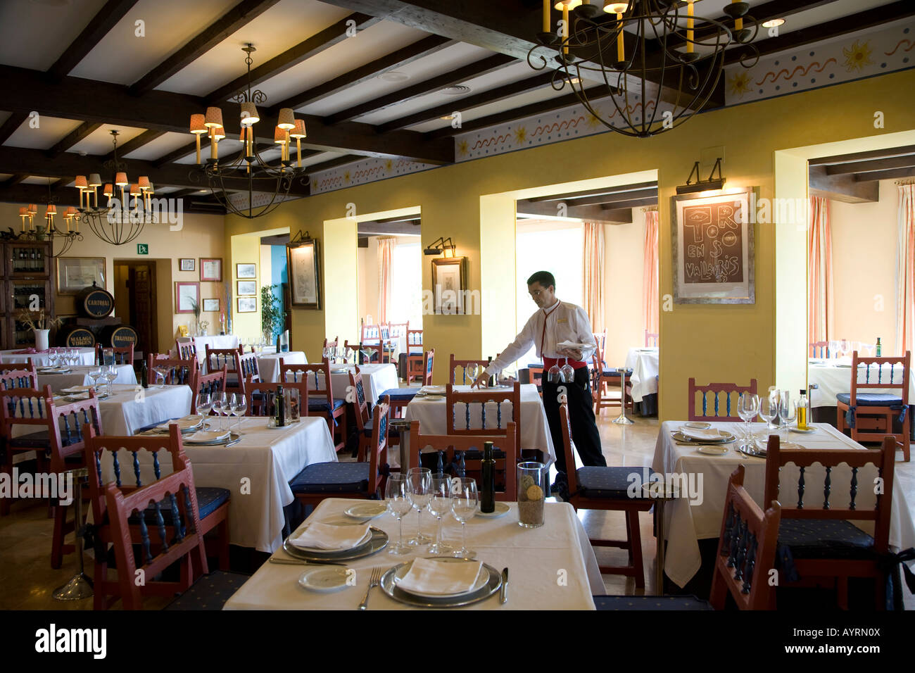 Cameriere del ristorante del Parador Hotel, Gibralfaro, Malaga, Spagna, Europa Foto Stock