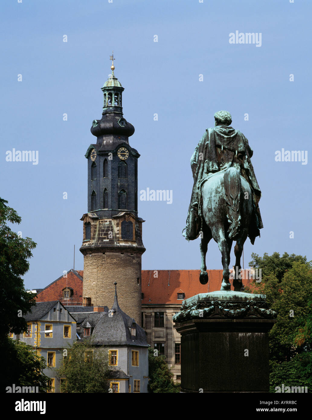 Schloss, Schlossturm mit Reiterstatue Grossherzog Carl agosto, Weimar, Thueringen Foto Stock