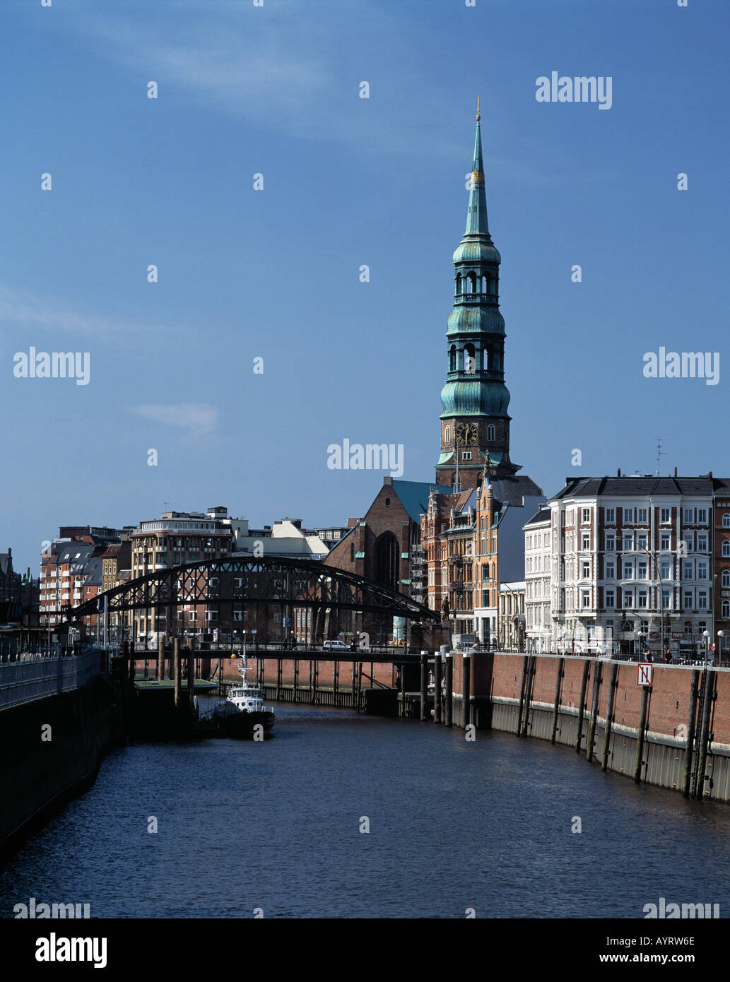 Zollhauskanal in der Speicherstadt, Sankt Katharinenkirche, Amburgo, Elba Foto Stock