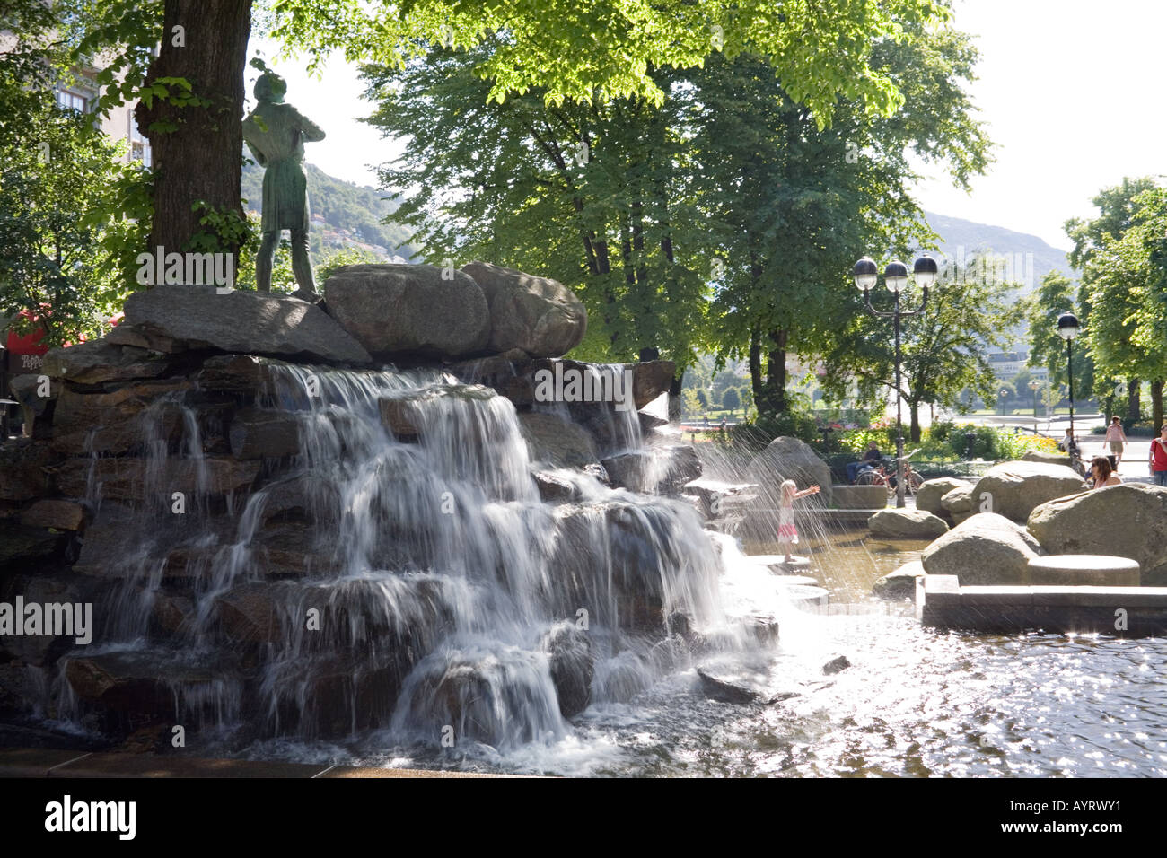 Statua dell'eccentrico violinista Ole Bull a Bergen, Norvegia Foto Stock