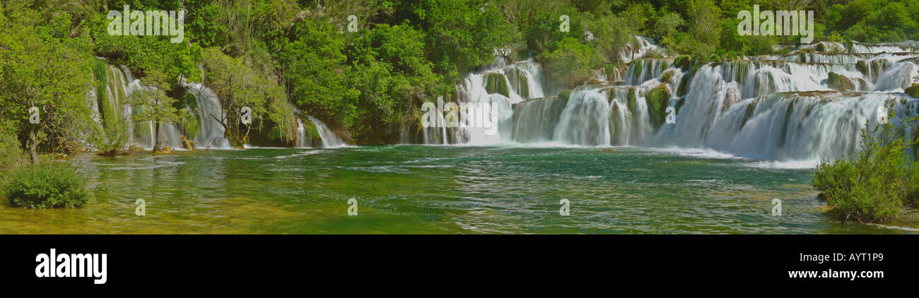 Skradinski buk mit vedere Krka Nationalpark Kroatien Skradinski Buk e il lago di Krka Parco nazionale di Croazia Foto Stock