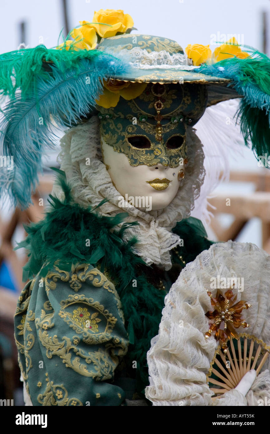 Costume verde, maschera, ventilatore, il Carnevale di Venezia il Carnevale di Venezia, Italia Foto Stock