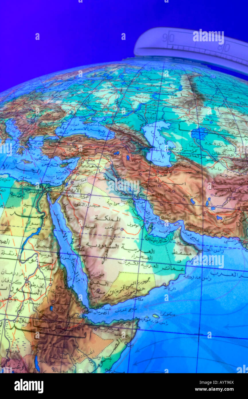 Parte del globo mondo scritti in arabo Script focus su Asia Medio Oriente Foto Stock