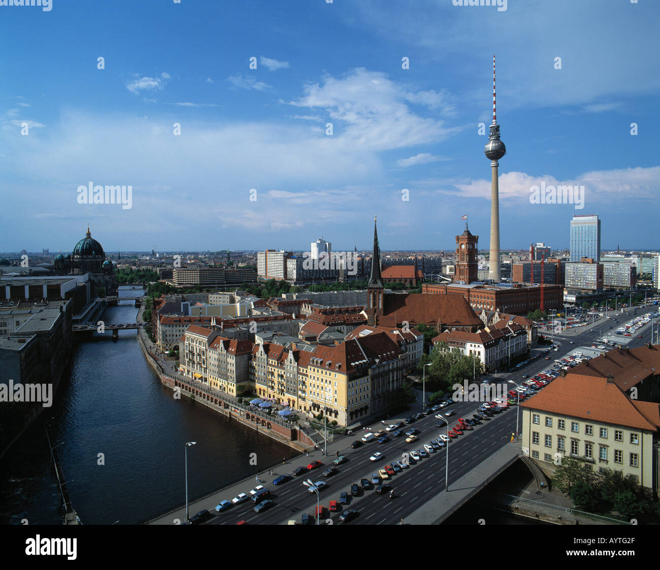 Stadtpanorama des Nikolai-Viertel, Berliner Dom, Spreepromenade, Nikolaikirche, Rotes Rathaus, Fernsehturm, Berlino Foto Stock