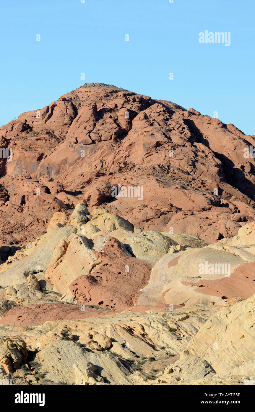 Fire canyon e cupola di silice rock formazione in il Parco della Valle di Fire State in Nevada Foto Stock