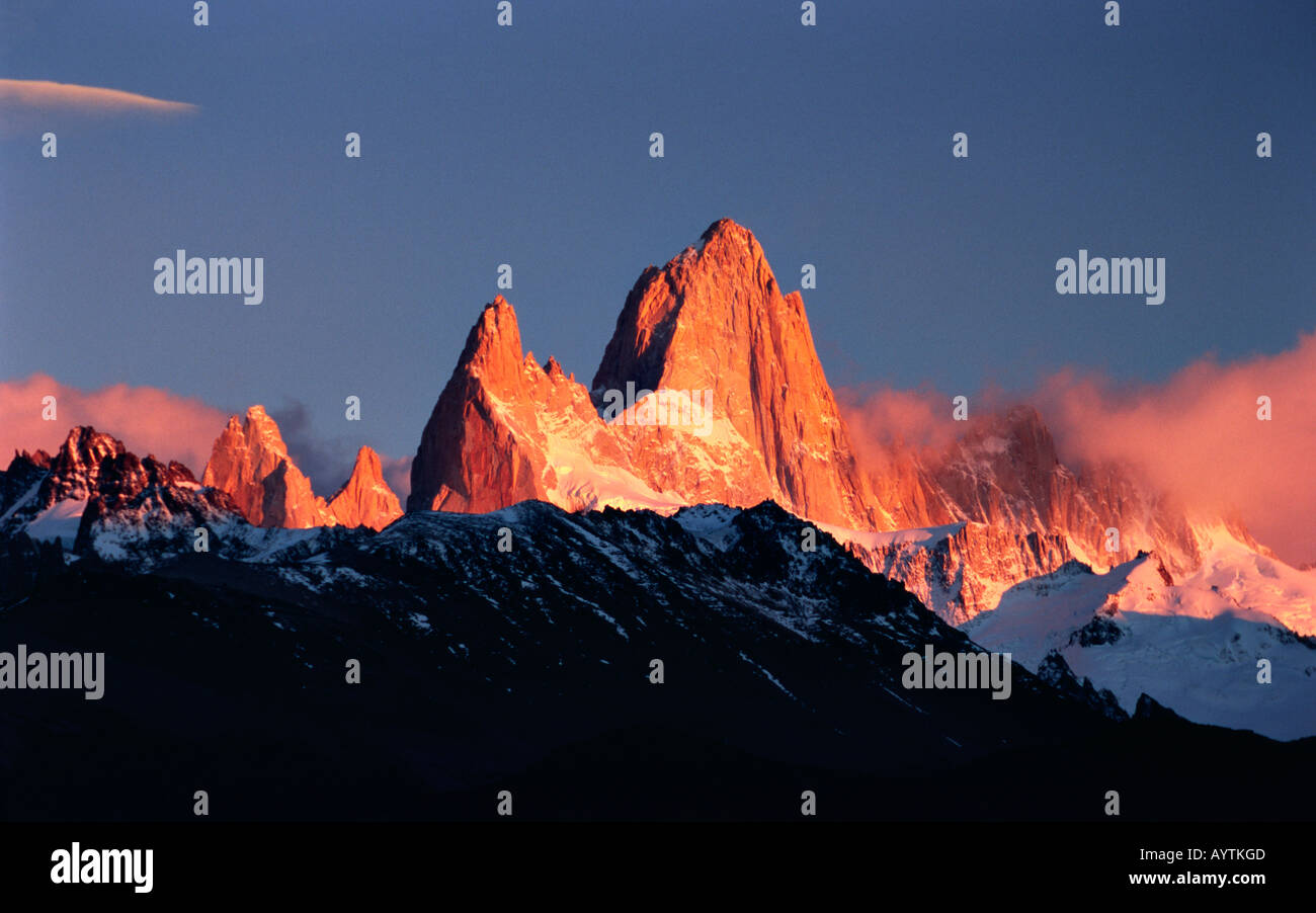 Mt Fitz Roy all'alba, Parque Nacional Los Glaciares, Patagonia, Argentina Foto Stock