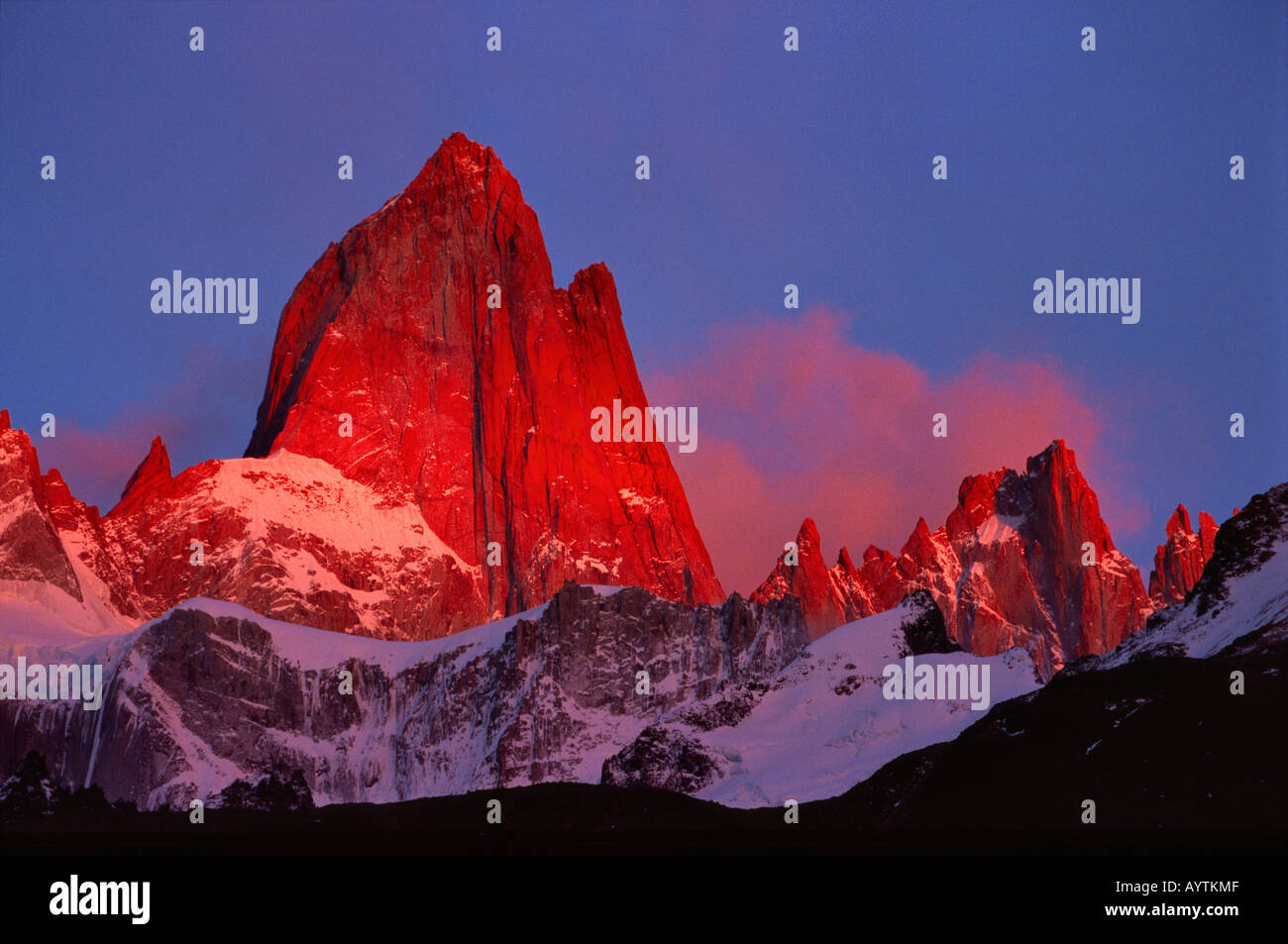 Monte Fitz Roy all'alba, Parque Nacional Los Glaciares, Patagonia, Argentina Foto Stock