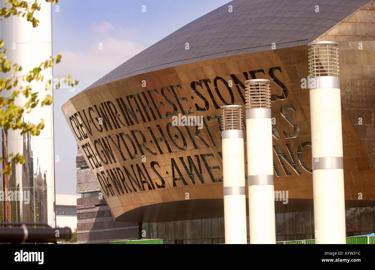 Il Wales Millennium Centre a CARDIFF BAY WATERFRONT Foto Stock