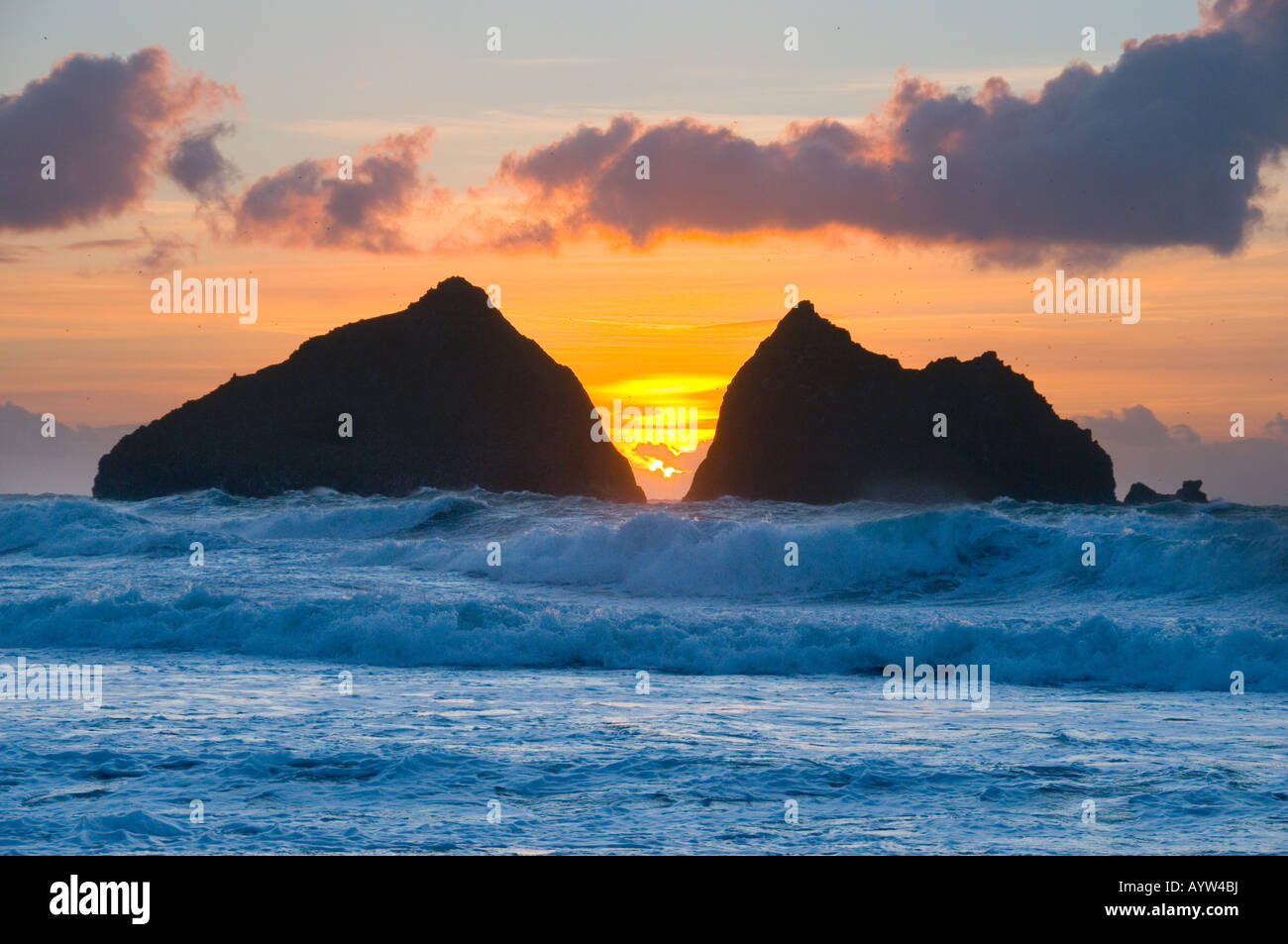 Tramonto a Holywell Bay Foto Stock