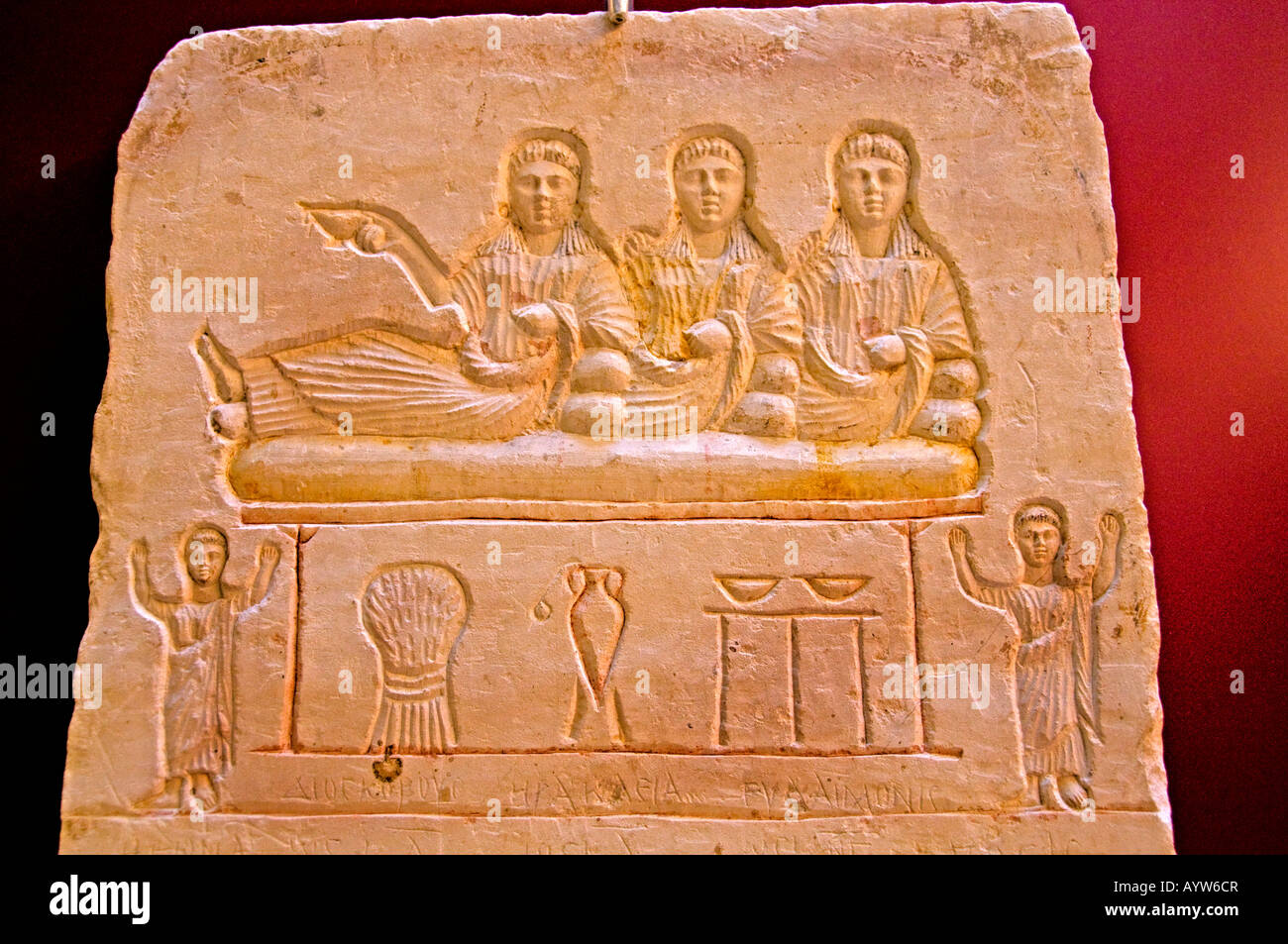 Tre stele della tomba in stile classico. Le iscrizioni greche sono chiamati Semne o Didyma dai proprietari. Foto Stock