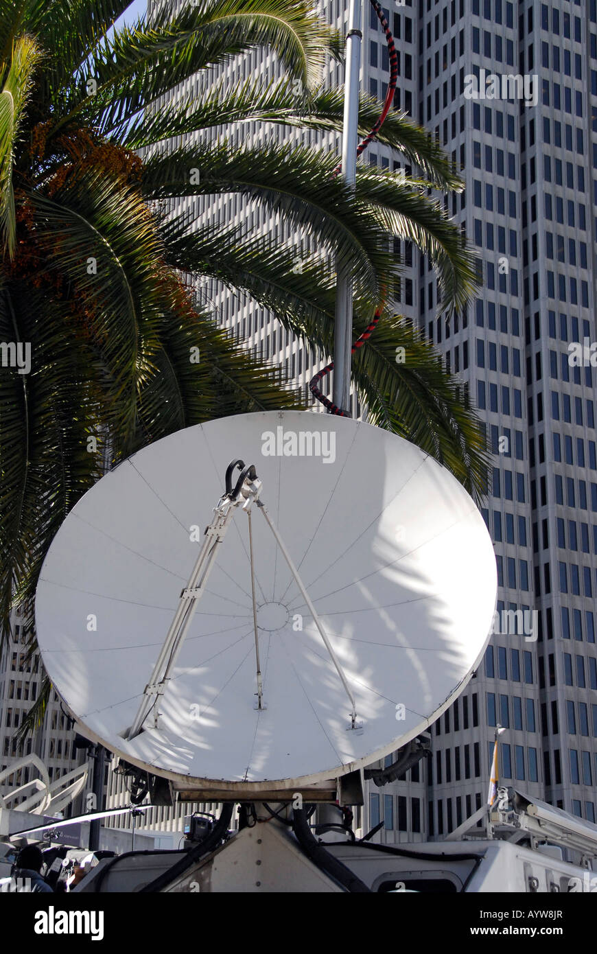 'TV news la trasmissione via satellite carrello, San Francisco' Foto Stock