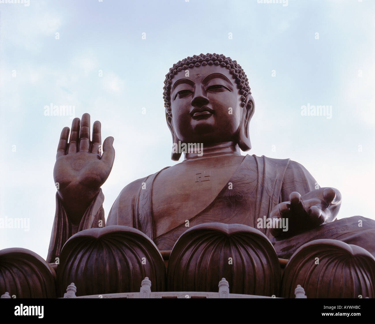 Himmelstempel mit Buddha-Statue, Bronzefigur, Insel Lantau, Hongkong Foto Stock
