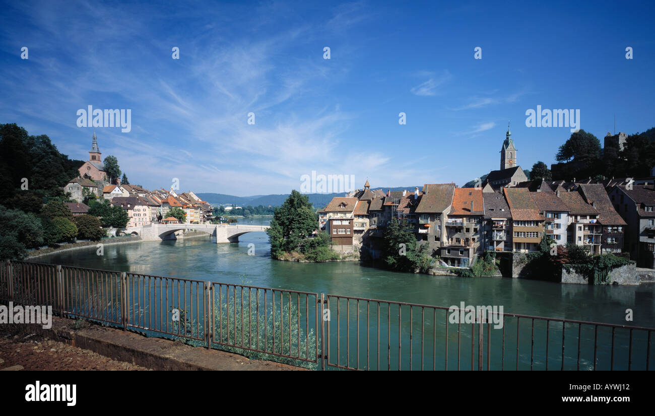 Panoramaansicht von Laufenburg in Deutschland und Laufenburg in der Schweiz, Laufenburg (Baden), Hochrhein, Schwarzwald, Baden-Wuerttemberg, Deutschla Foto Stock