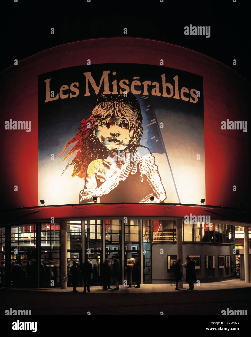 Musicaltheater Les Miserables bei Nacht, Duisburg, Rhein Ruhr, Renania settentrionale-Vestfalia Foto Stock