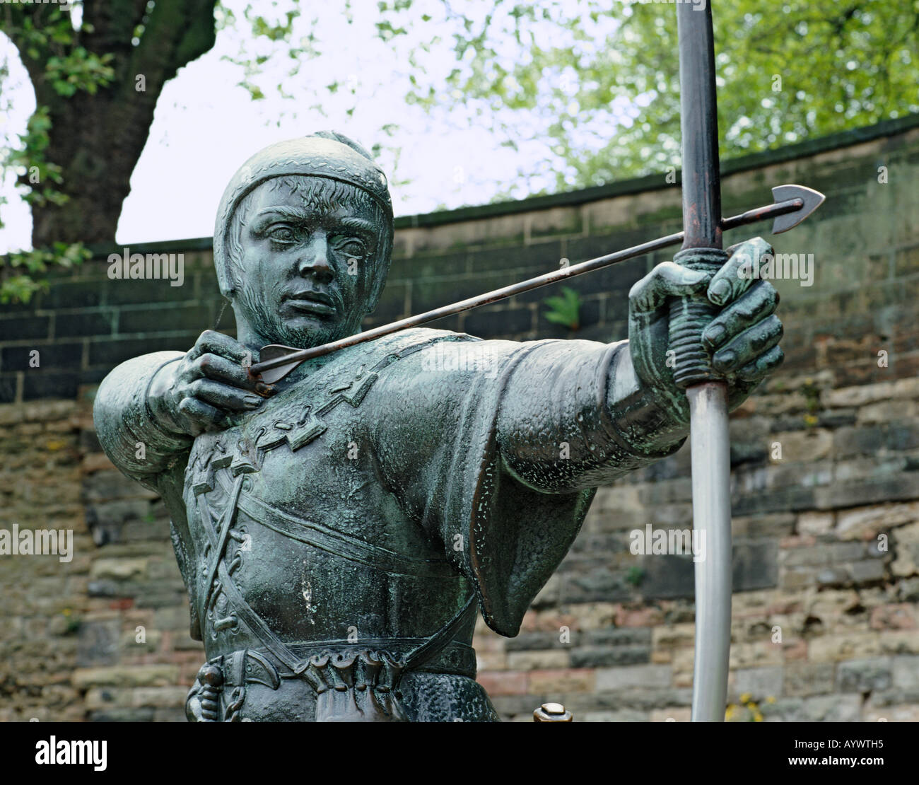 GB NOTTINGHAMSHIRE NOTTINGHAM ROBIN HOOD STATUA Foto Stock