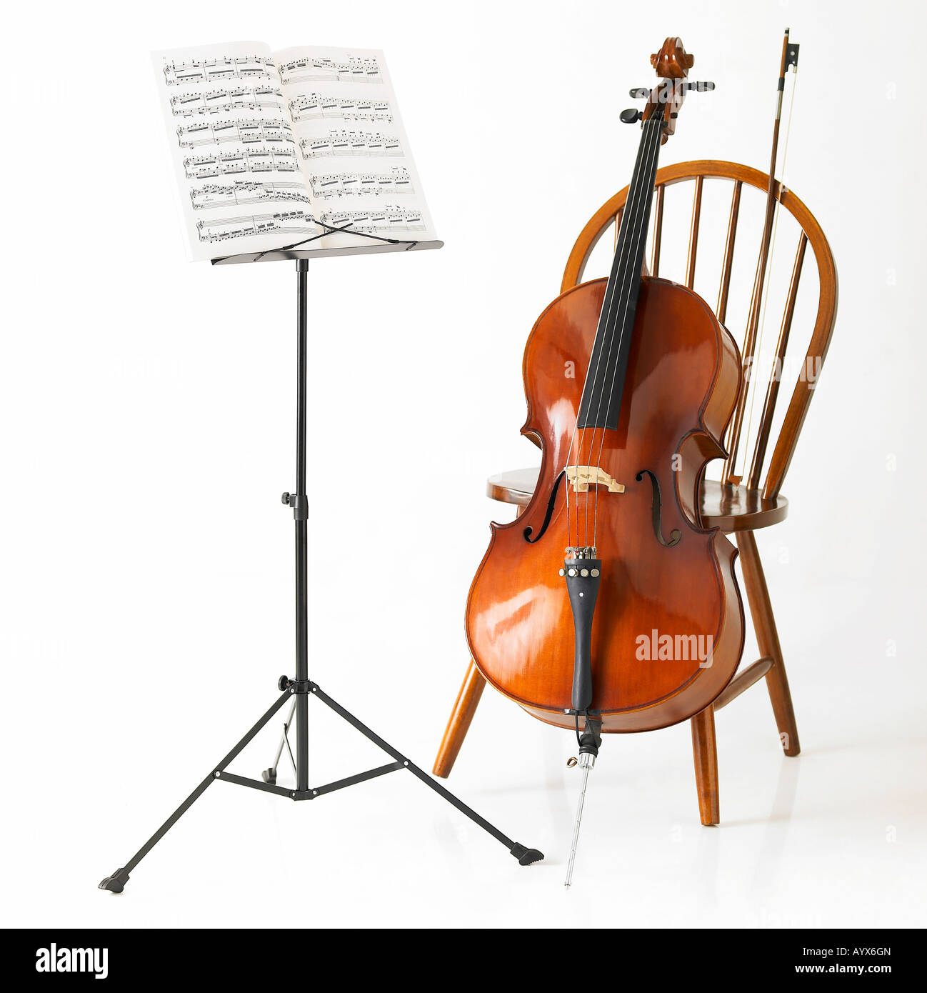 Spartito musicale un violoncello in music stand Foto Stock