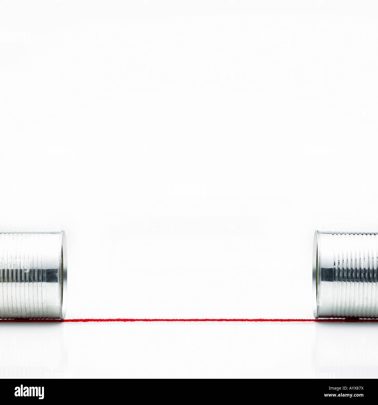 Filo rosso e può Foto Stock