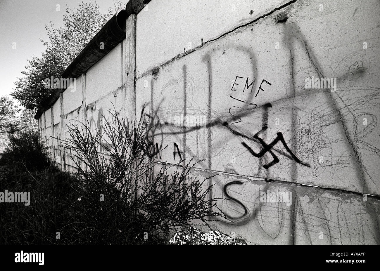 In Germania il muro a GORSDORF nell'ex DDR con nazista SWASTIKA 2008 Foto Stock