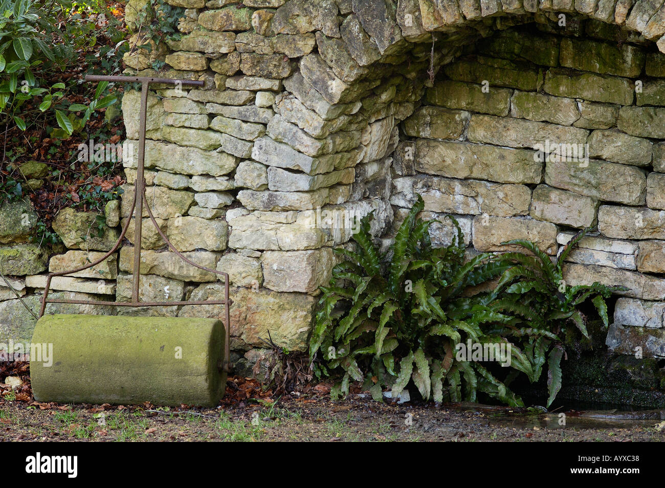 Il vecchio giardino di pietra il rullo Painswick Rococo Gardens Foto Stock