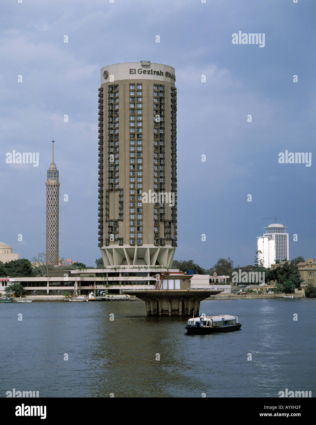 Nilpromenade mit Kairo-Turm und Sheraton-Hotel, Kairo, Unteraegypten Foto Stock