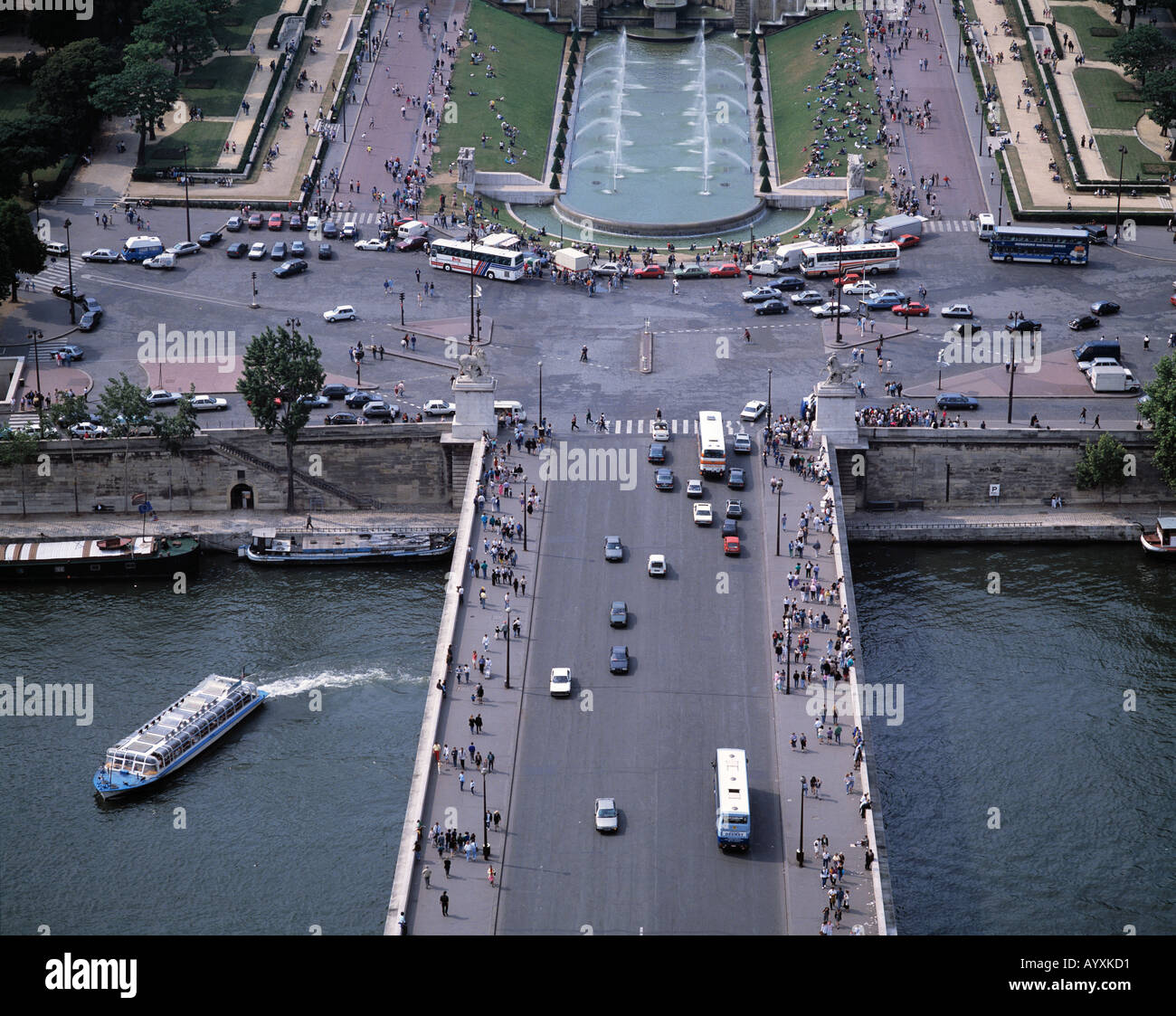 Seinebruecke Pont d lena, Strassenverkehr, Autoverkehr, Parigi Foto Stock