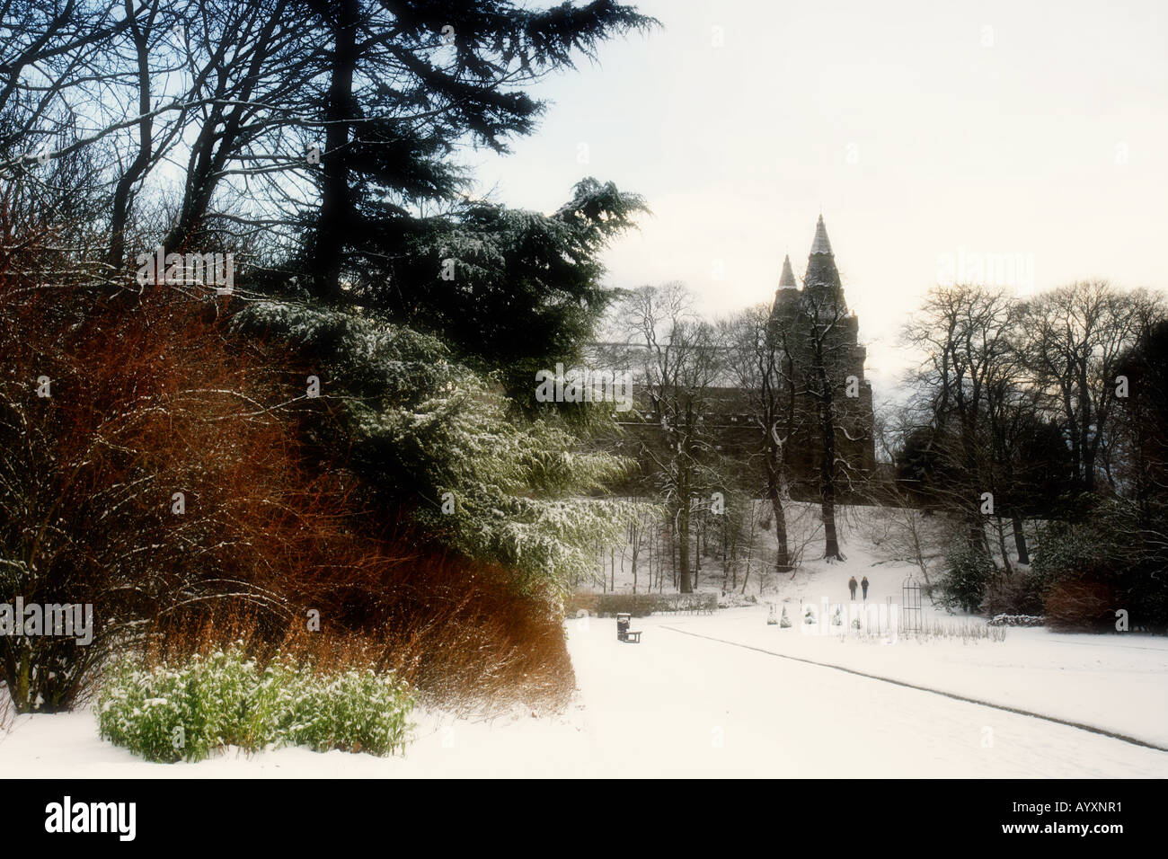 St Machars cattedrale, Aberdeen Scotland avvolta da un inverno di paesaggi innevati. Foto Stock