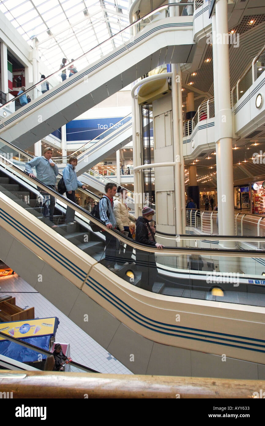 Scale mobili in Princes Quay Shopping Centre in Hull, East Yorkshire, Inghilterra, Regno Unito Foto Stock