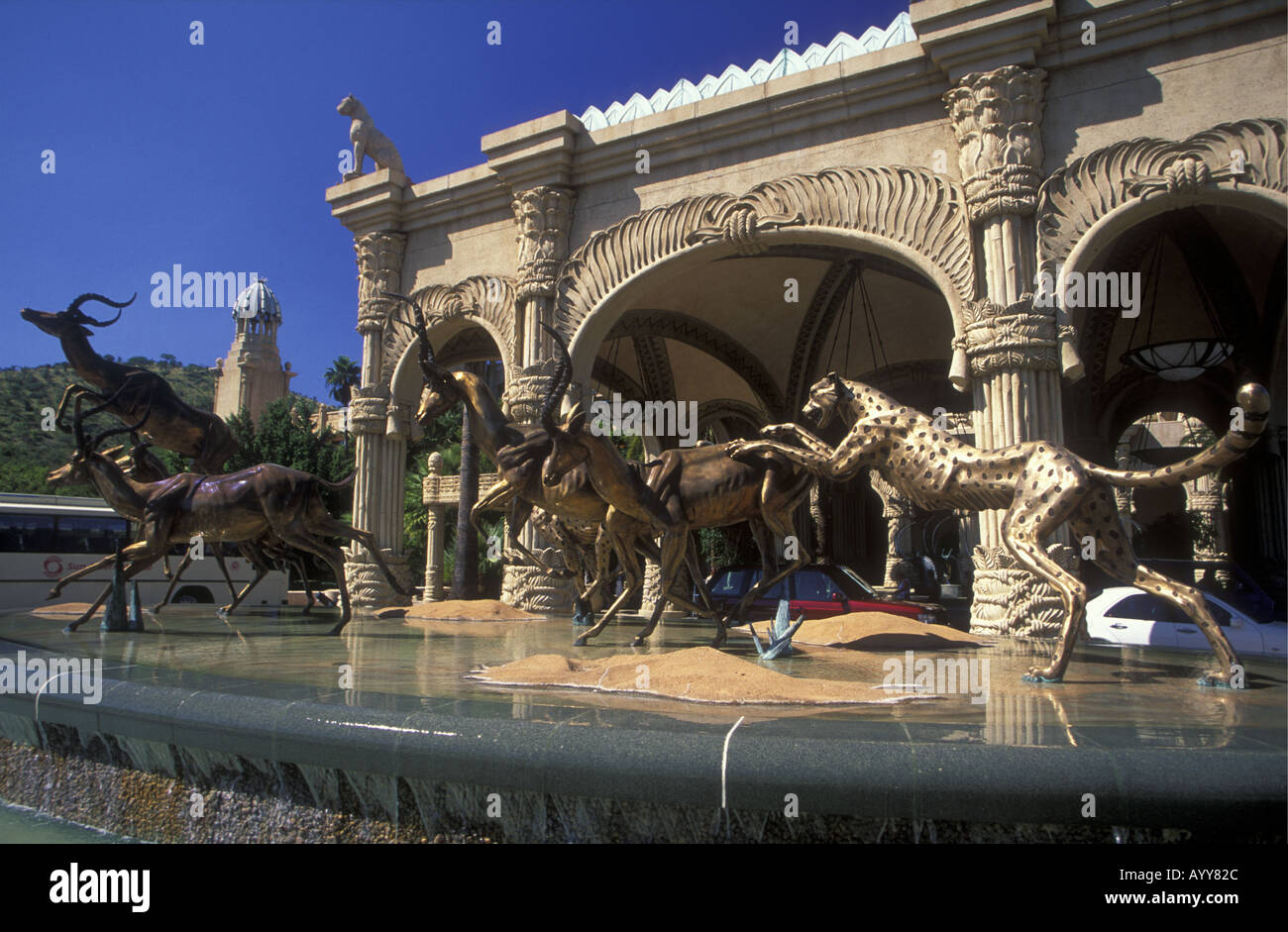 Statue di African animali selvatici presso la Città Perduta complesso Sun City South Africa Foto Stock