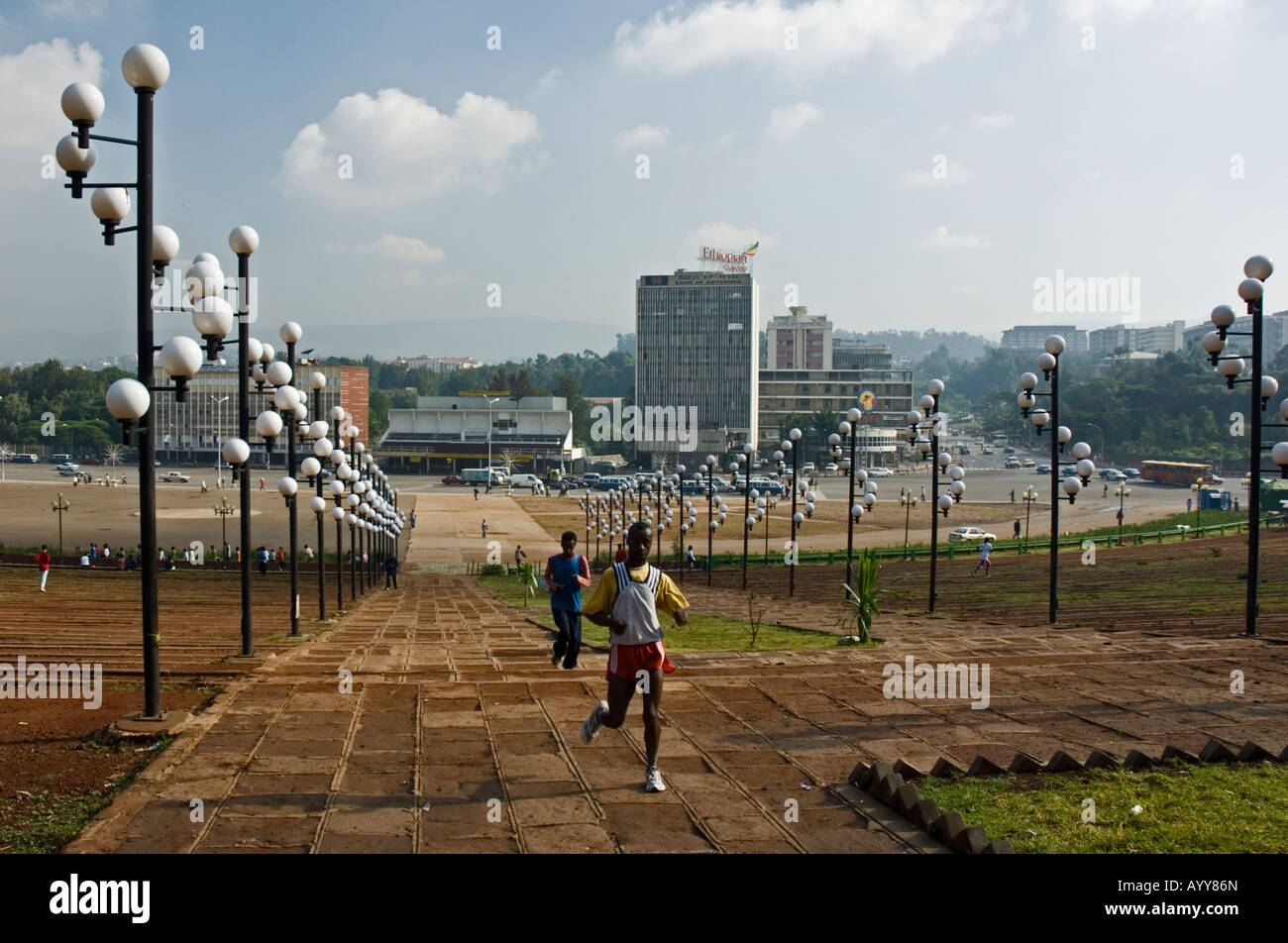 Guide disabili formazione sui passi che si affaccia su Piazza Meskel, Addis Abeba, Etiopia Foto Stock