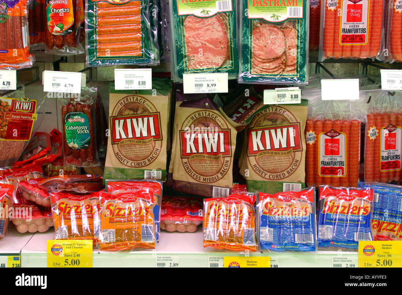 I prodotti lavorati a base di carne nel supermercato Foto Stock