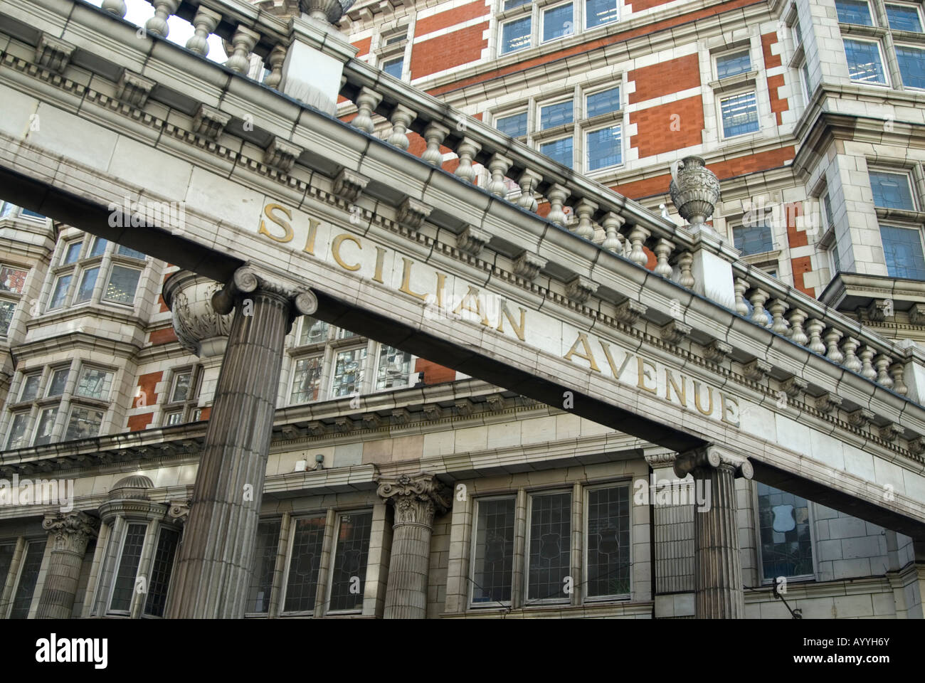 Il siciliano Avenue nel quartiere di Bloomsbury Londra Inghilterra REGNO UNITO Foto Stock