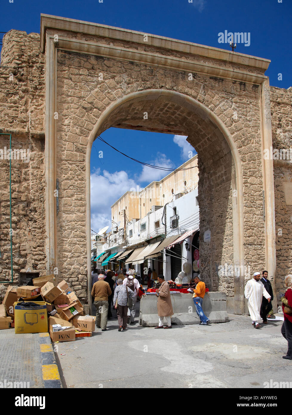 Vecchia porta principale della Medina e il souq a Tripoli, in Libia, Nord Africa Foto Stock