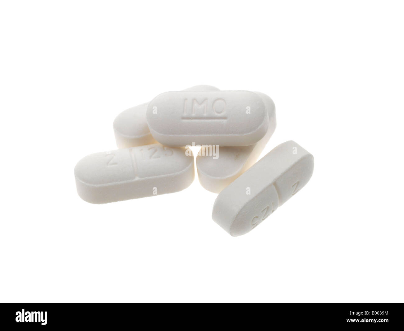 Medicina sanitaria Antibiotici trattamento farmaci, compresse o capsule, senza persone, isolato su bianco Foto Stock