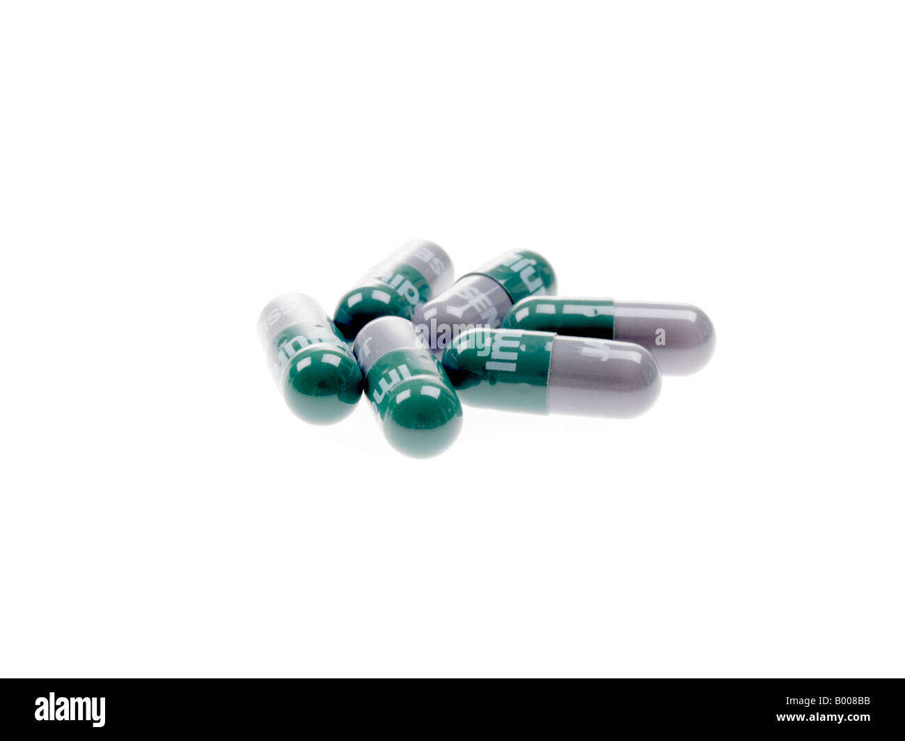 Medicina sanitaria Antibiotici trattamento farmaci, compresse o capsule, senza persone, isolato su bianco Foto Stock