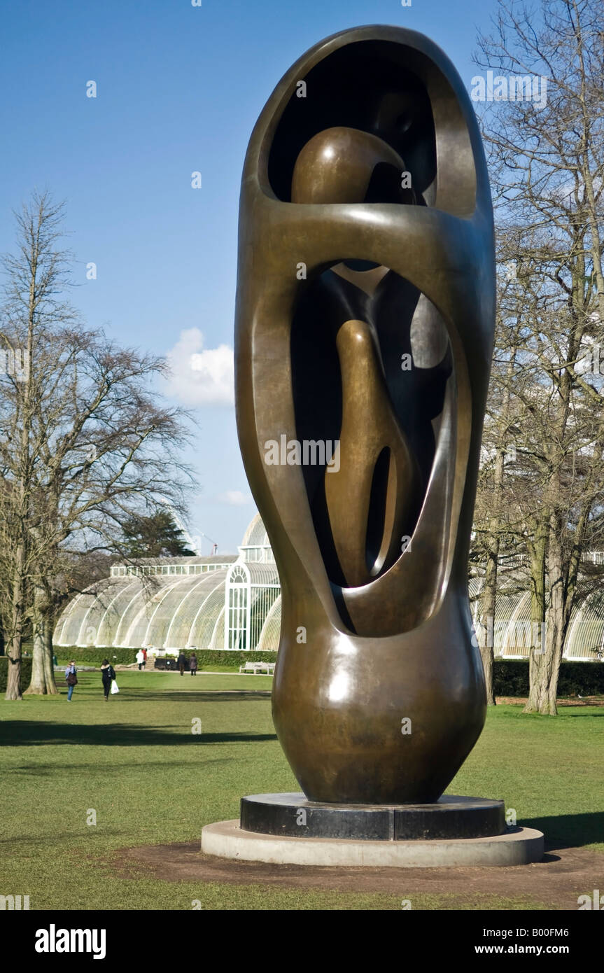 Grandi montante interno/forma esterna Henry Moor a Kew Gardens Londra Inghilterra REGNO UNITO Foto Stock