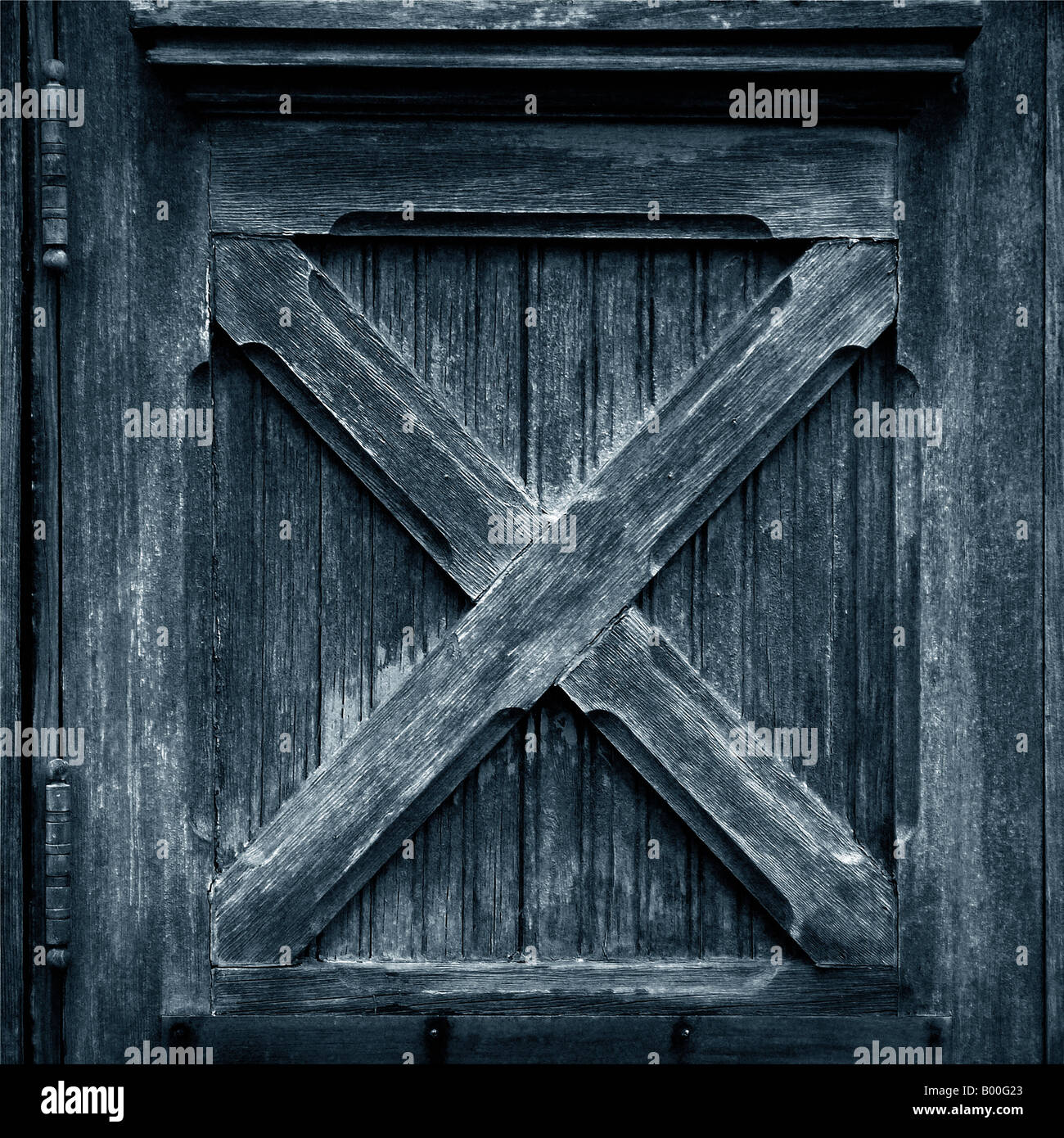 Lettera X sulla porta di legno. Foto Stock