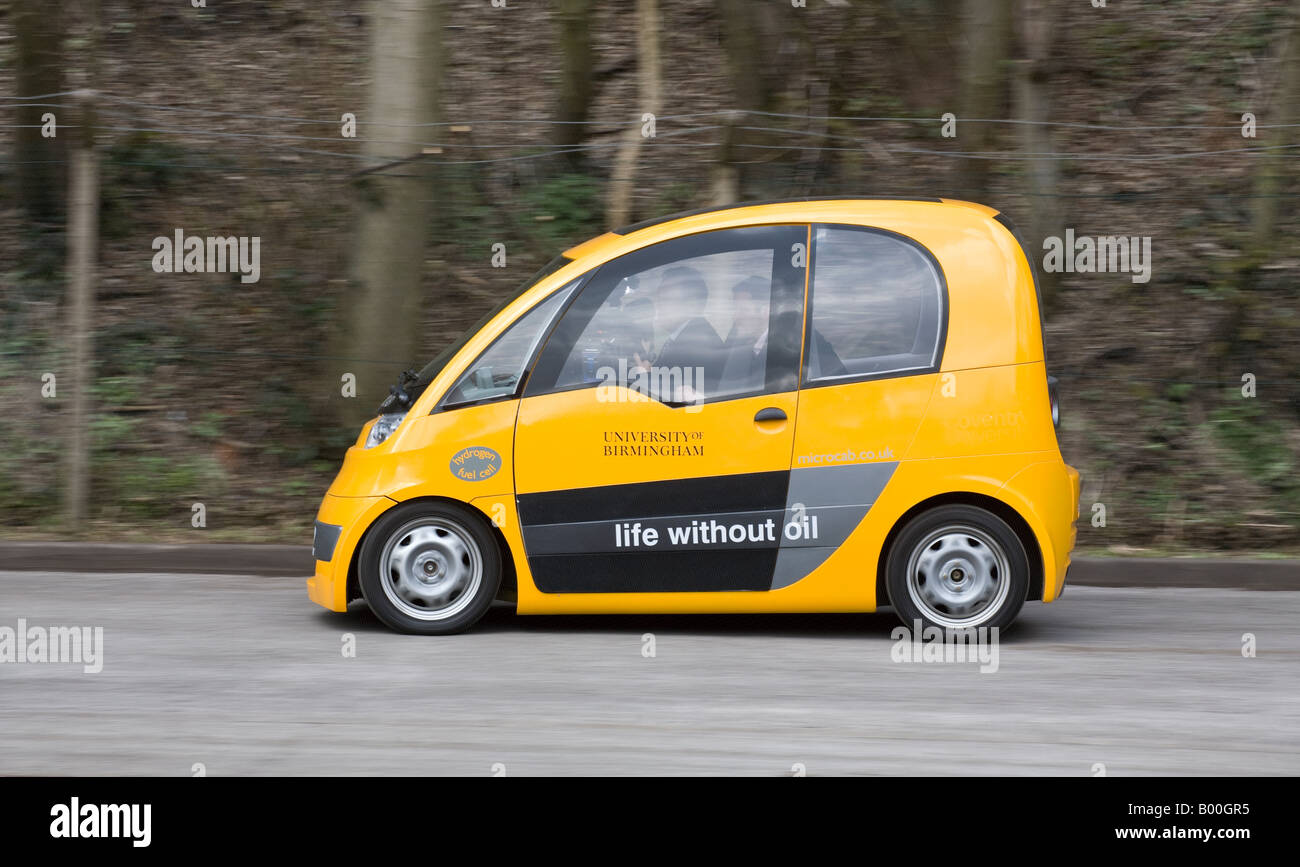 Una piccola cella a combustibile idrogeno powered car realizzata da Microcabs a Coventry in Inghilterra REGNO UNITO Foto Stock
