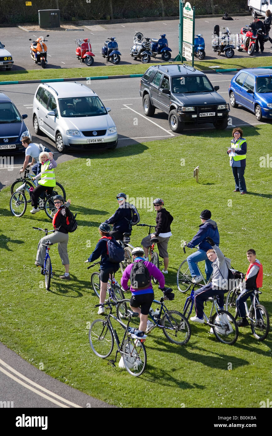 I ciclisti che partecipano nella carità in bicicletta, Sussex, Inghilterra Foto Stock