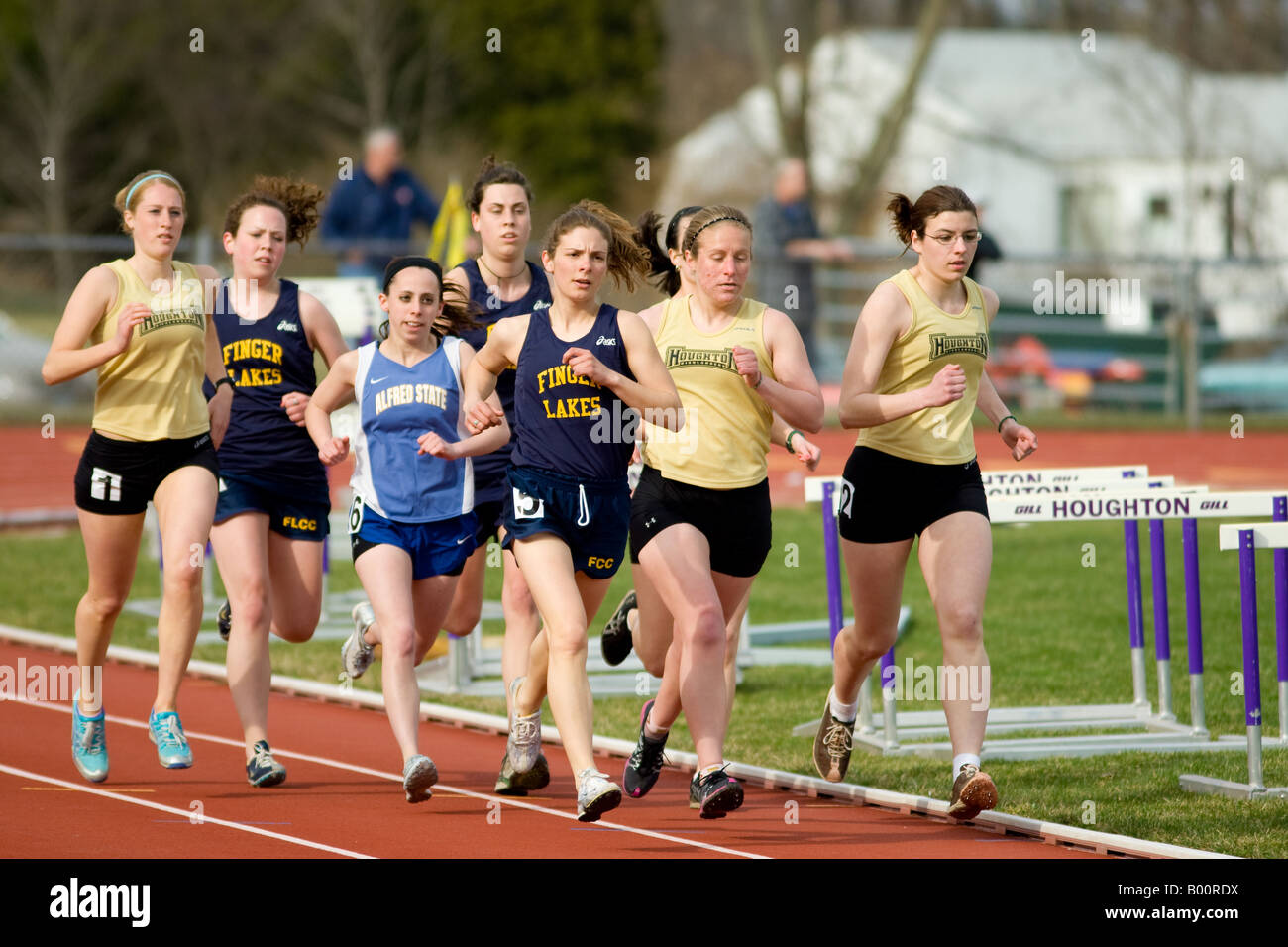 College via e il campo Foto Stock