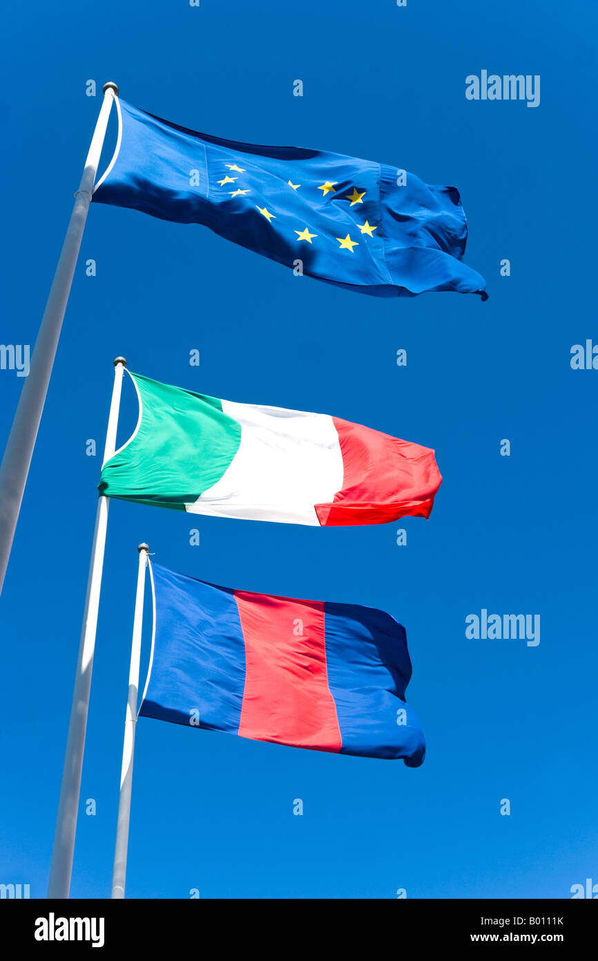 Set Bandiere Da Tavolo Deluxe Italia E Unione Europea: In Raso Setificato Con Frangia (Stand NON Incluso)