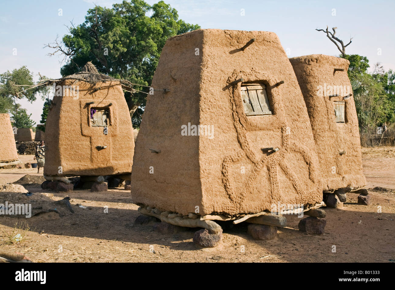 Mali, Mopti. Un cluster di belle granai di miglio a Bobo villaggio nei pressi di Mopti. La piccola comunità di Bobo persone è cristiana. Foto Stock