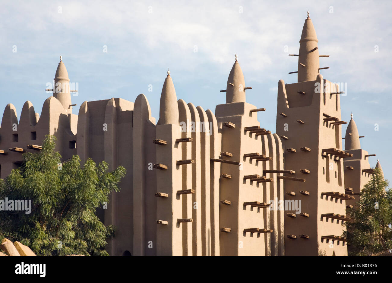 Mali, Mopti. L' AMMENDA Sudan-moschea di stile a Mopti fu costruito nel 1935 e recentemente riparata alla sua precedente condizione. Foto Stock