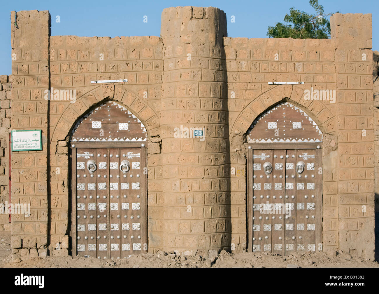 Mali, Timbuctu. Le camere doppie porte di una vecchia scuola coranica di Timbuktu. Foto Stock