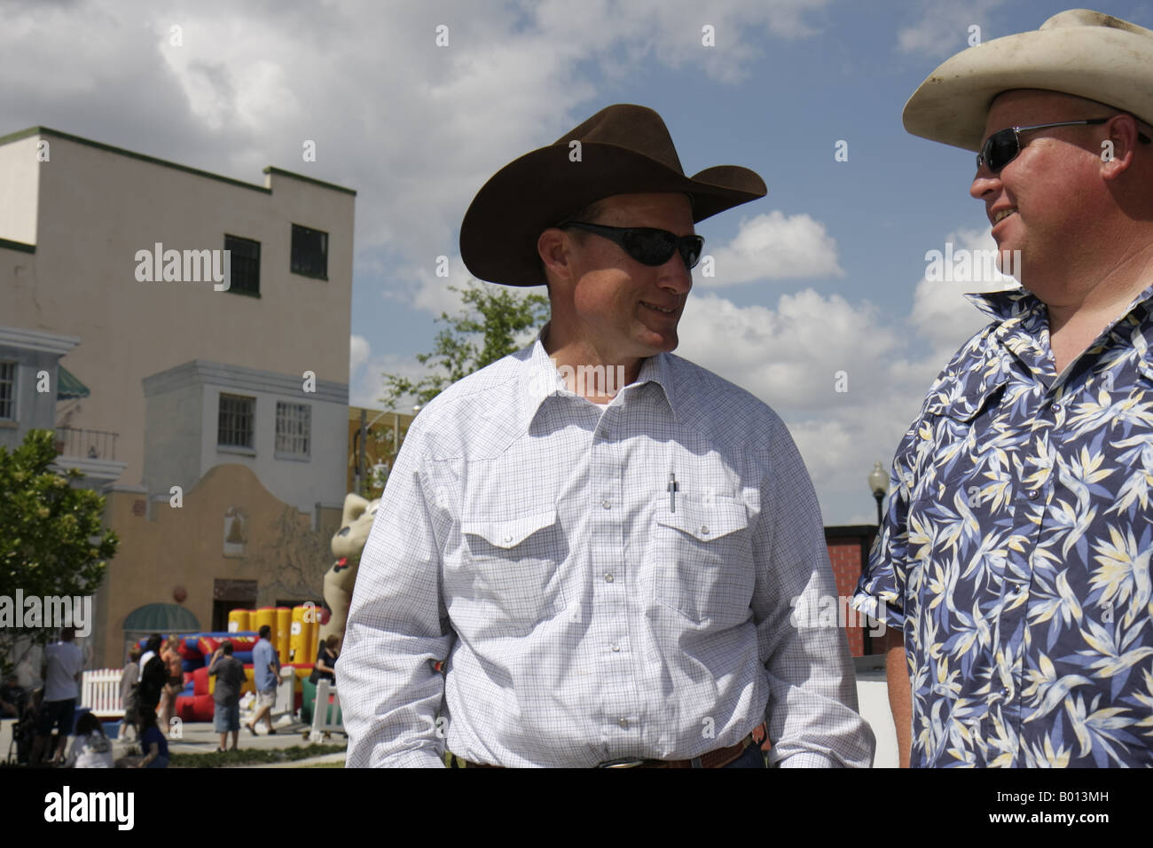 Florida Osceola County,Orlando,Kissimmee,Toho Square,Kowtown Festival,festival,celebrazione,fiera,annuale celebrazione del patrimonio dei cowboy,uomo uomini maschio adulto Foto Stock