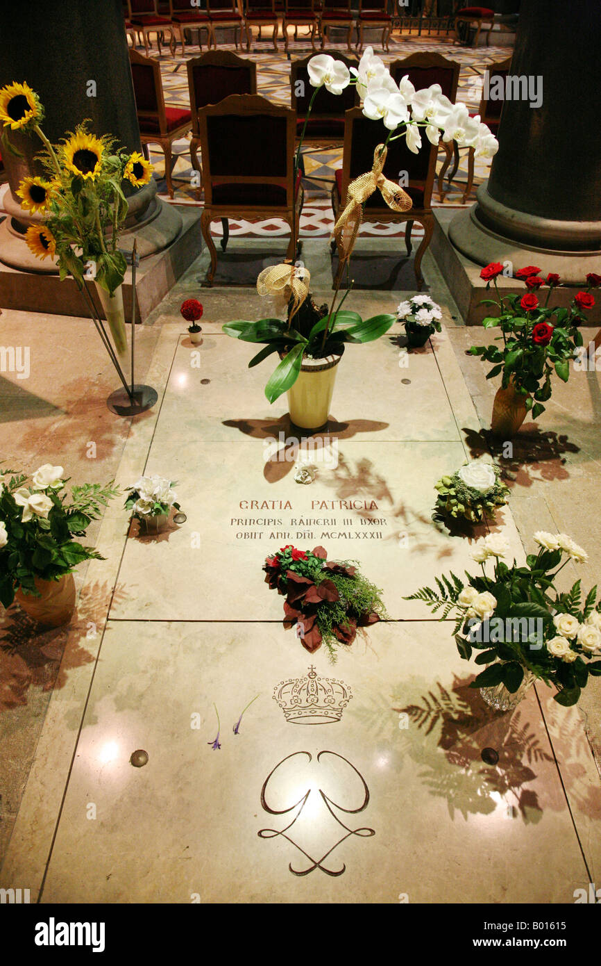 La tomba di Grace Kelly ( La Principessa Grace di Monaco ); la Cattedrale di San Nicola, Monte Carlo, Monaco Foto Stock