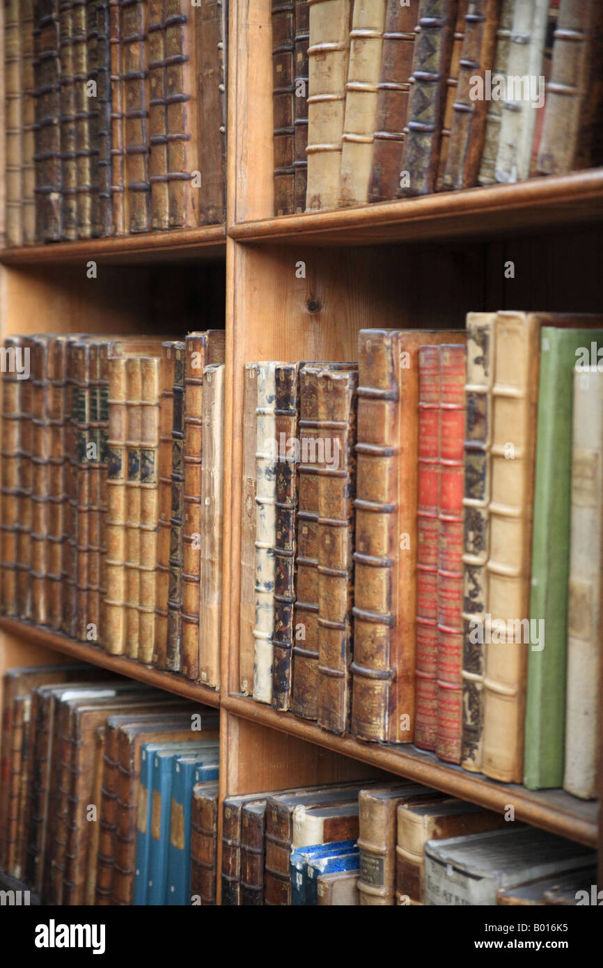 Libreria libri' in 'Wren Library' Trinity College di Cambridge University  Foto stock - Alamy